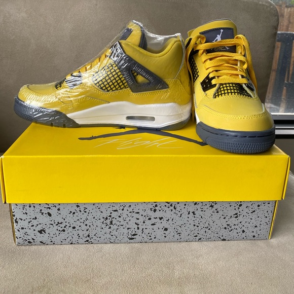 Jordan 4 lightening size 4Y - Picture 2 of 7